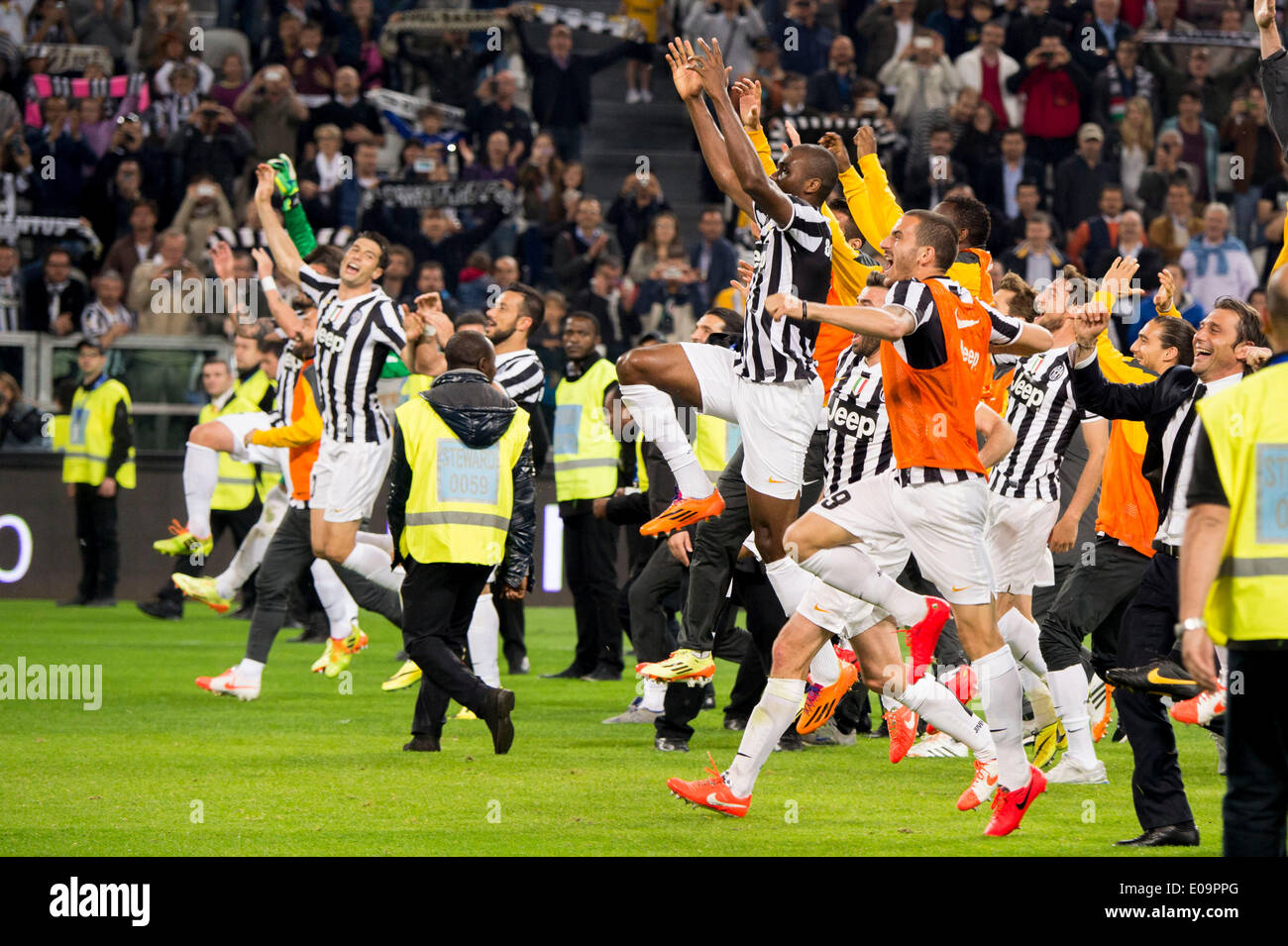 Turin, Italy. 5th May, 2014. Juventus team group Football/Soccer : Juventus players celebrate winning their league title (30th Scudetto) after the Italian 'Serie A' match between Juventus 1-0 Atalanta at Juventus Stadium in Turin, Italy . © Maurizio Borsa Stock Photo