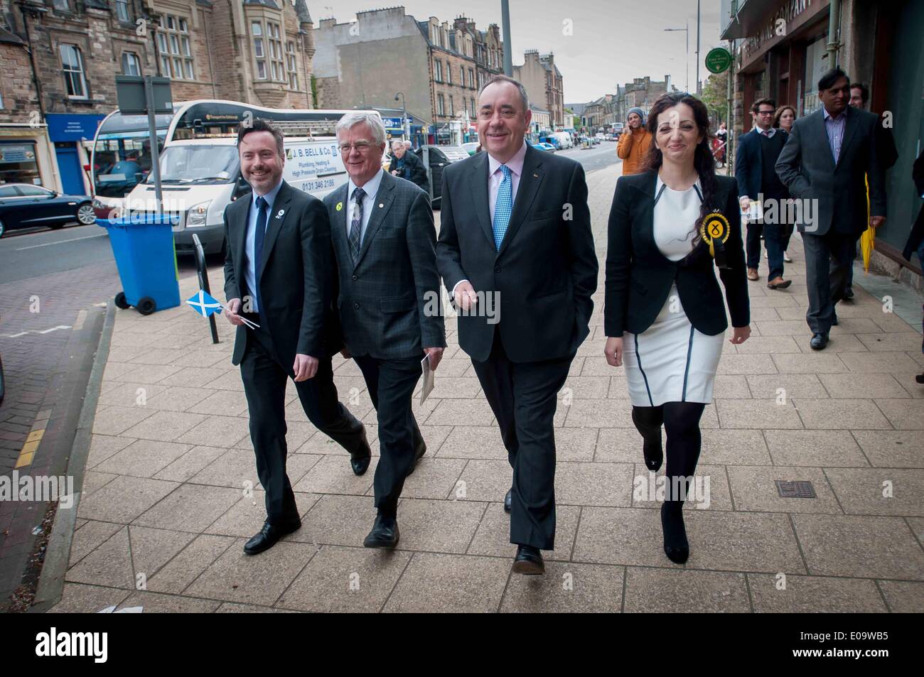 Edinburgh, Scotland, UK. 07th May, 2014. SNPs three main candidates for the upcoming EU elections with First Minister Alex Salmond, L-R Alyn Smith, Ian Hudghton, Alex Salmond, Tasmina Ahmed-Sheikh in Portobello High Streetl. Wednesday, 7th May, 2014. Credit:  Wullie Marr/Alamy Live News Stock Photo