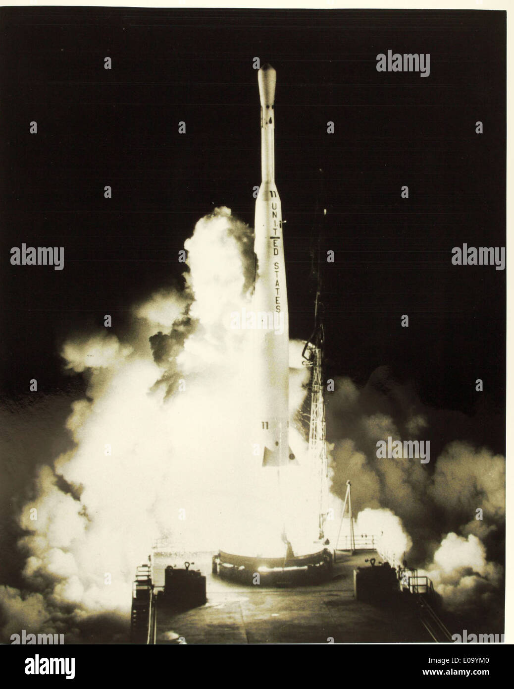 Thor-Delta 11 launching with first Telstar satellite Stock Photo