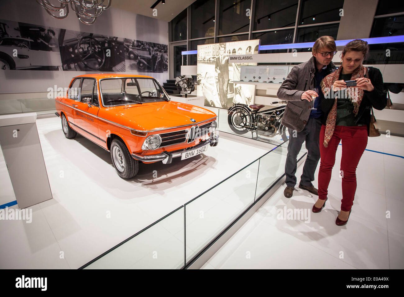 BMW 1602 Berline Rouge 1976 – Miniature 1/43 Vintage – Rare – Occasion (Boîte Fermée)