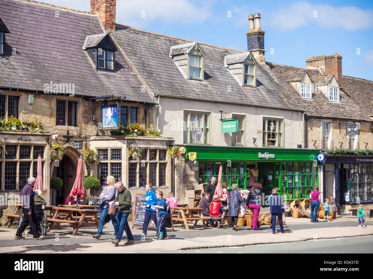 Cotswolds Cafe Hi res Stock Photography And Images Alamy