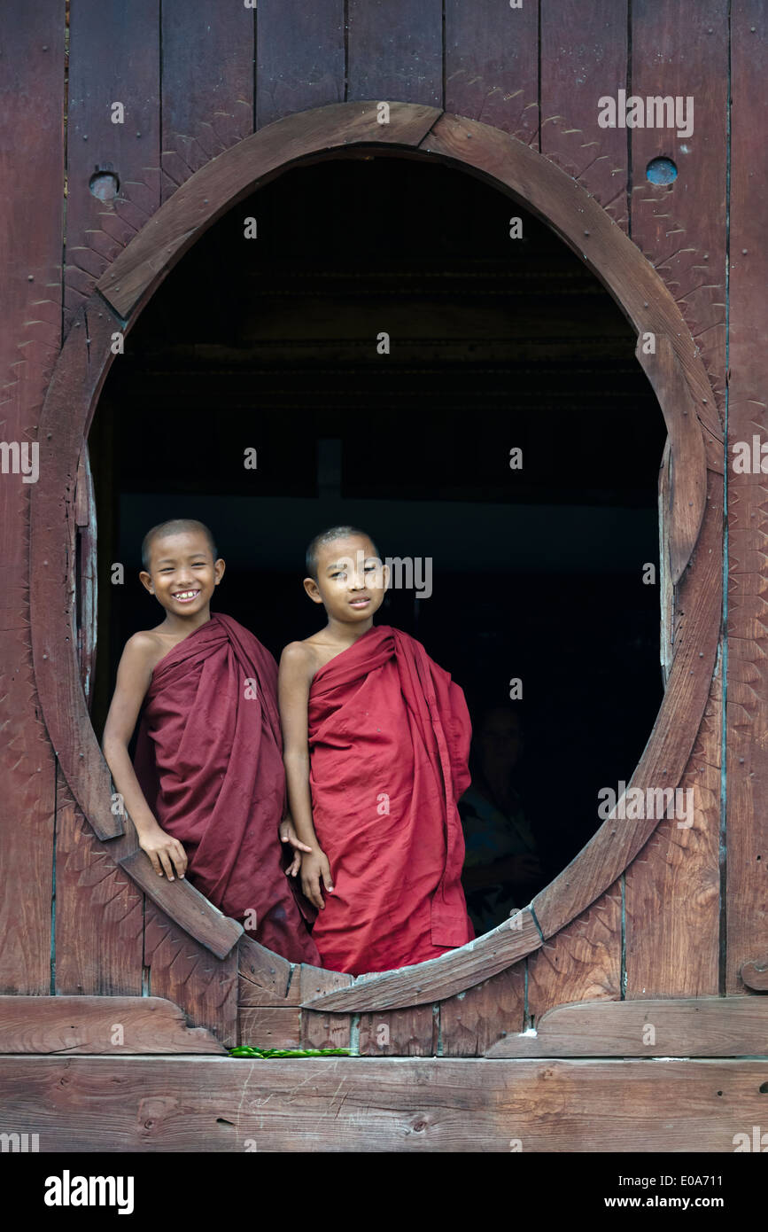 Monks at Shwe Yan Pyay monastery, Nyaungshwe, Inle Lake, Shan State, Myanmar Stock Photo
