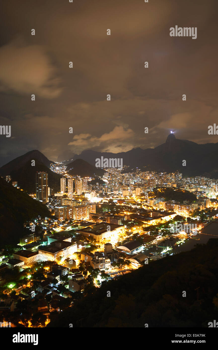 Christ the redeemer statue night hi-res stock photography and images ...