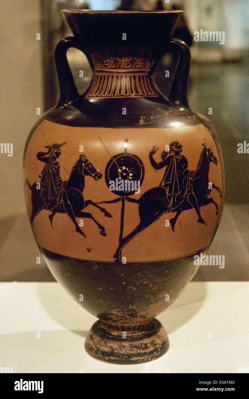 Greek art. Panathenaic amphora. Black figures. Riders throwing spears. 400 BC. National Archaeological Museum. Athens. Greece. Stock Photo