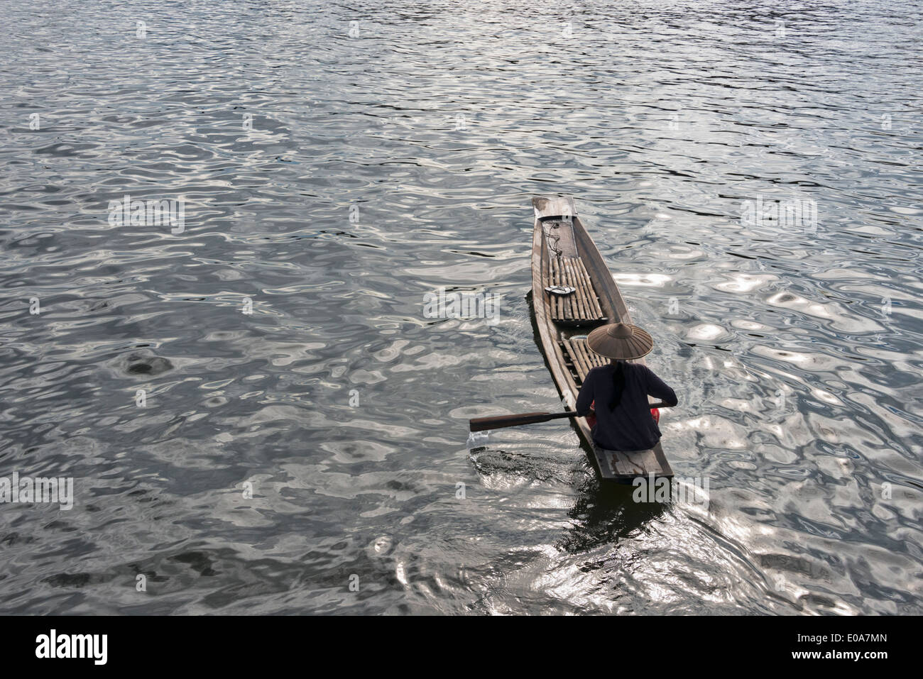 Intha woman rowing boat on Inle Lake, Shan State, Myanmar Stock Photo