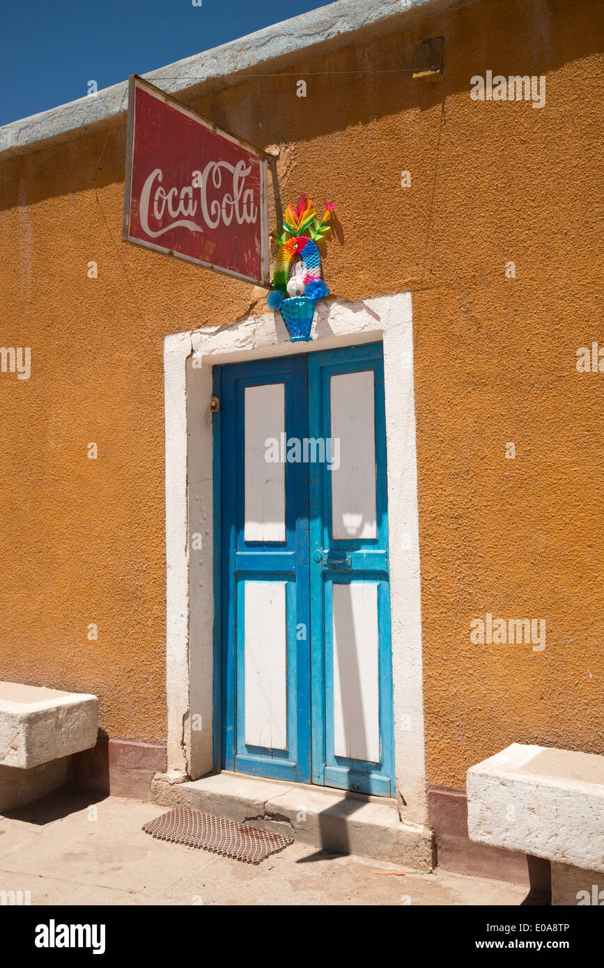 Coca Cola Selling High Resolution Stock Photography and Images - Alamy
