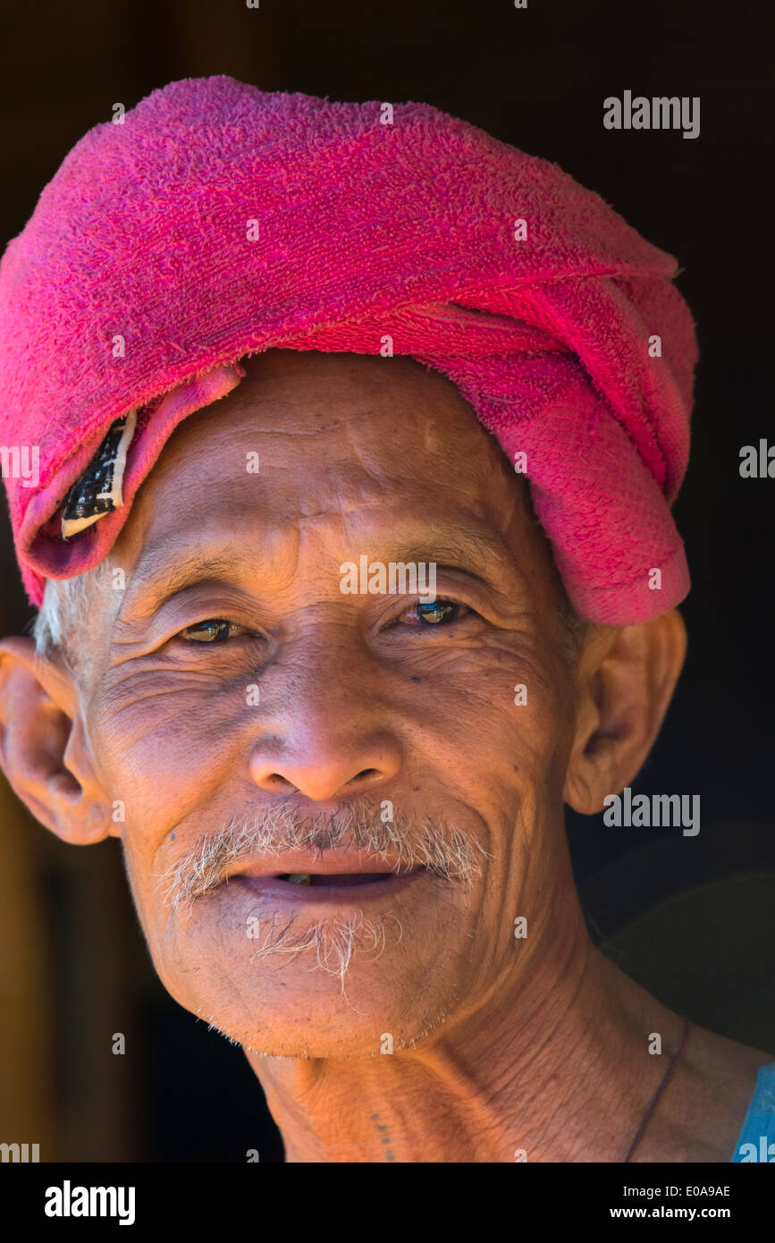 Pa-O man in traditional clothing, Inle Lake, Shan State, Myanmar Stock Photo
