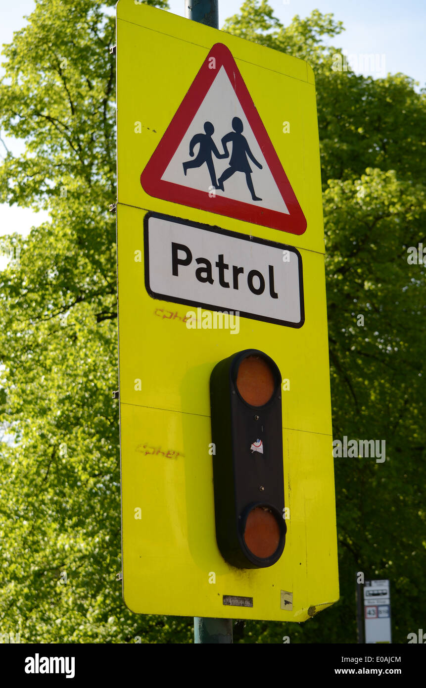 School patrol crossing warning sign and lights Stock Photo ... School patrol crossing warning sign and lights Stock Photo ...