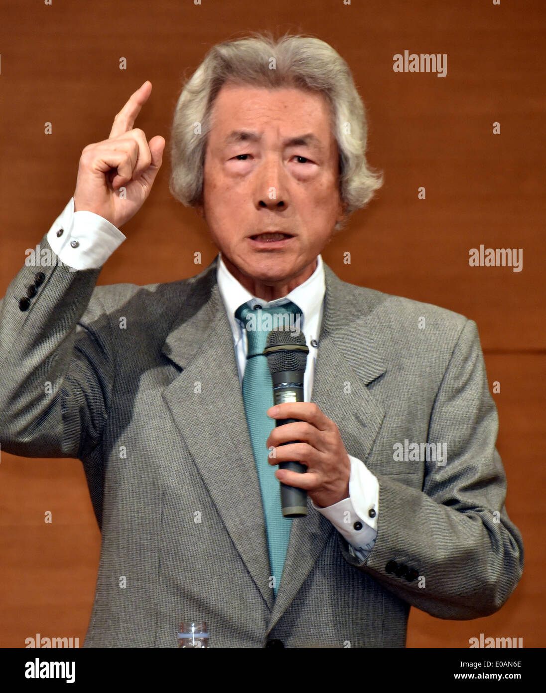 Tokyo, Japan. 7th May, 2014. Japan's former Prime Ministers Junichiro ...
