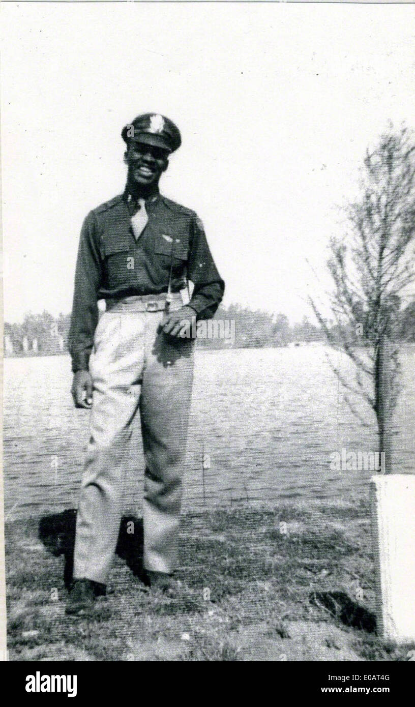 American airmen posing hi-res stock photography and images - Alamy