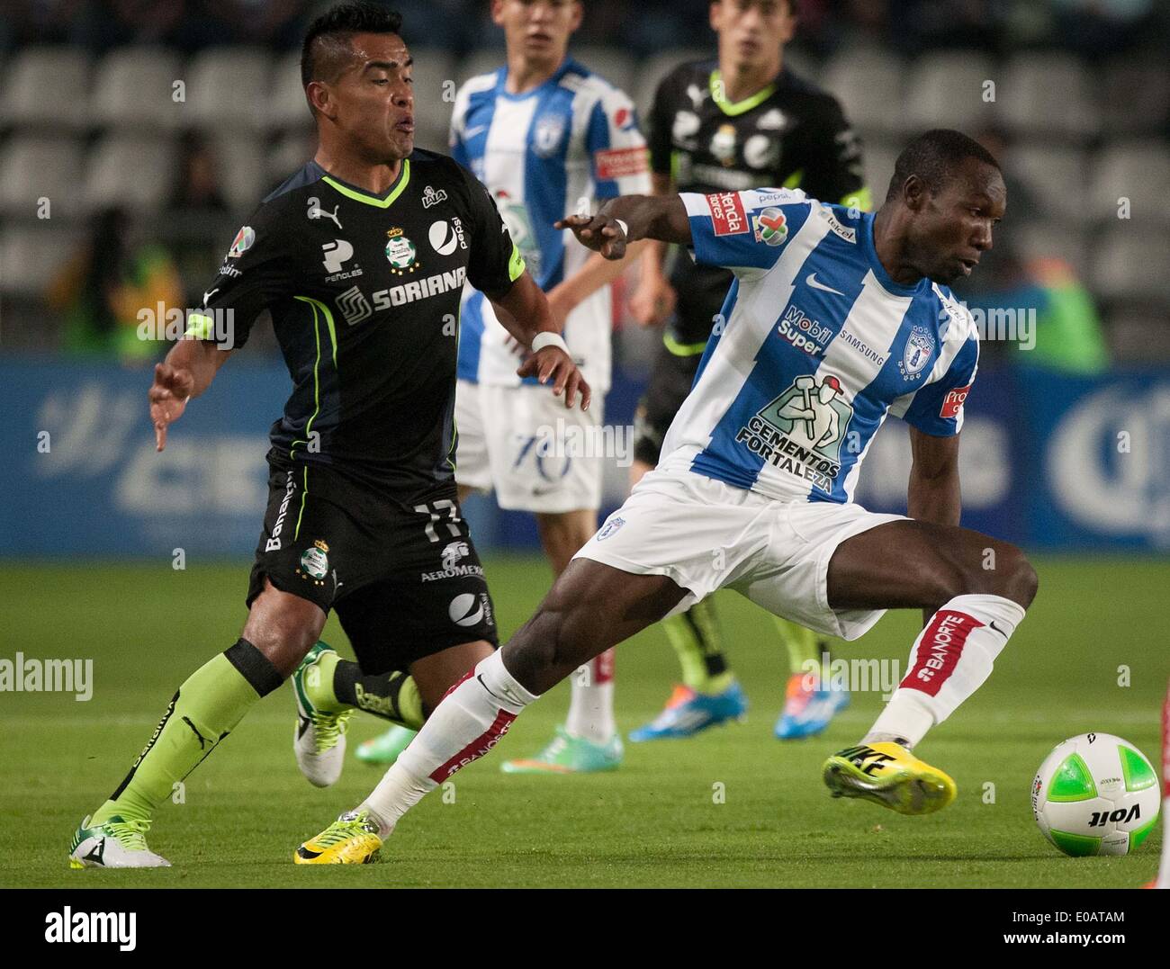 Pachuca, Mexico. 7th May, 2014. Pachuca's Walter Ayovi (R) vies for the ball with Santos' Rodolfo Salinas (L), during their first leg semifinal match of the Liga MX Closing Tournament at Hidalgo Stadium, in Pachuca, Hidalgo, Mexico, on May 7, 2014. © Pedro Mera/Xinhua/Alamy Live News Stock Photo