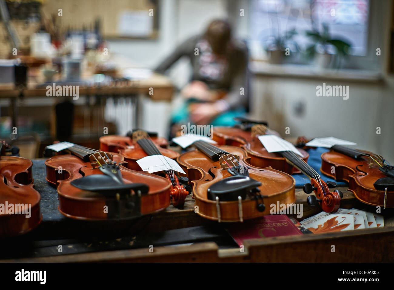 Violin Repair Stock Photos & Violin Repair Stock Images Alamy