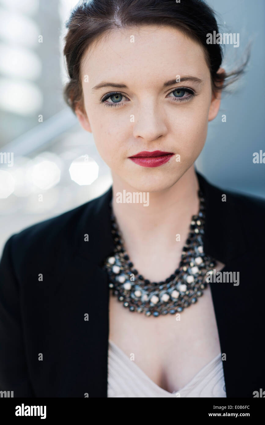 Portrait of young business woman Stock Photo - Alamy