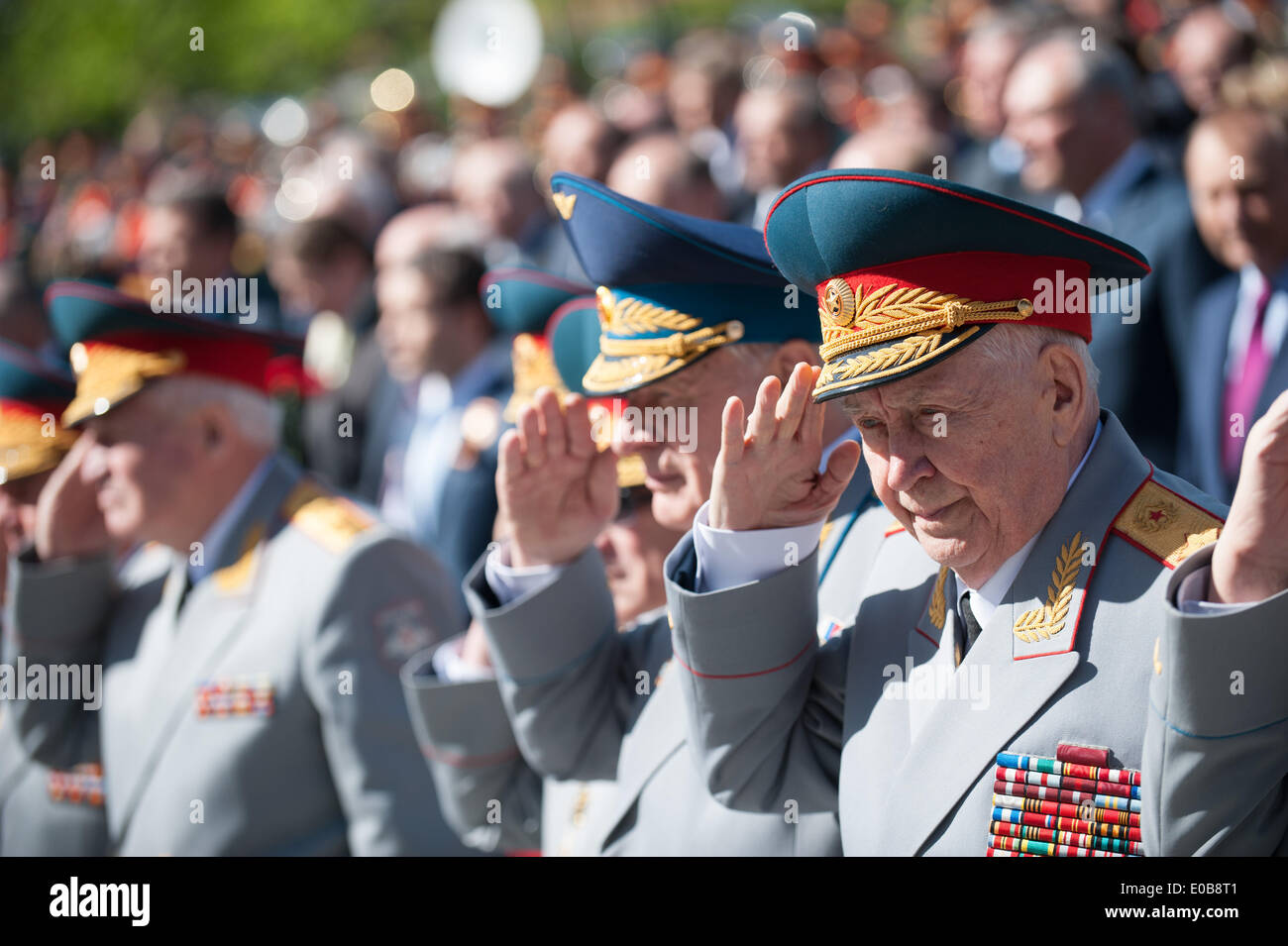 Moscow, Russia. 8th May, 2014. Veterans salute during a wreath laying ceremony in the Alexandrovsky Garden in Moscow, Russia, on May 8, 2014. Russian President Vladimir Putin and officials laid wreath to the Tomb of the Unknown Soldier during the ceremony on the eve of the 69th Victory Day, when the country celebrate victory over Nazi Germany during the World War II. Credit:  Dai Tianfang/Xinhua/Alamy Live News Stock Photo
