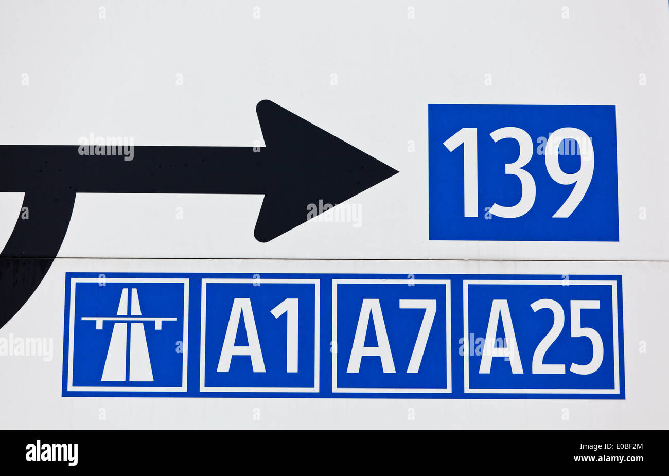 Tip sign for highways in ?-sterreich. Signpost and traffic sign, Hinweis Schild fuer Autobahnen in Österreich. Wegweiser und Ver Stock Photo