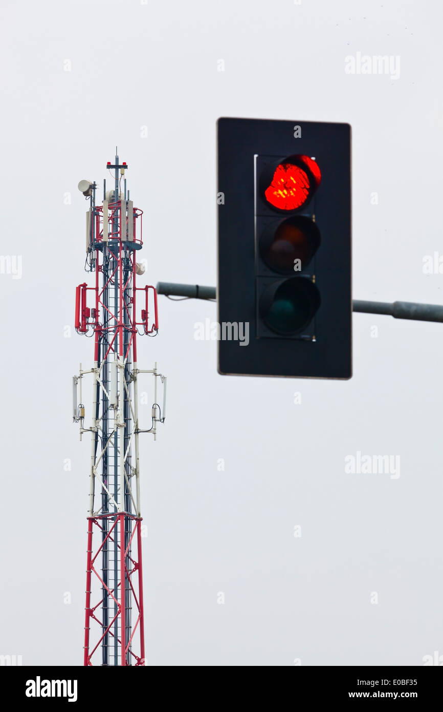 A mobile radio mast and red traffic light. Stop for net removal., Ein Mobilfunk Sendemast und rote Verkehrsampel. Stop fuer Netz Stock Photo