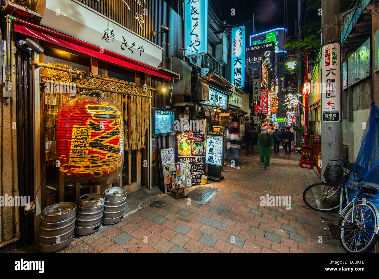 Night view of alley in Shinjuku district, Tokyo, Japan Stock Photo