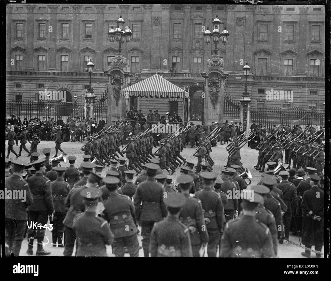 New Zealand troops march past Buckingham Palace after World War I, 1919