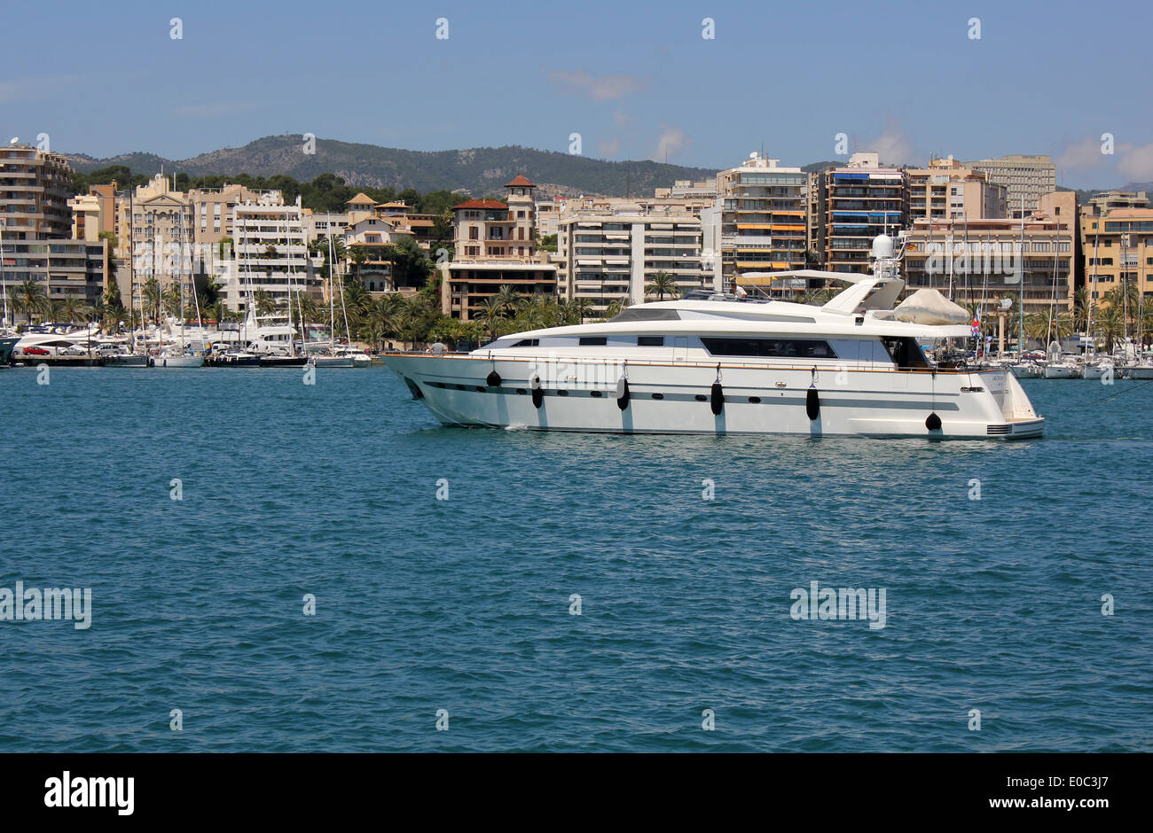 Luxury Mallorca - Luxury Motor Yacht - Palma Paseo Maritimo + marinas ...