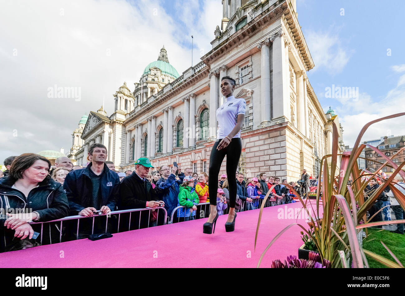Belfast, Northern Irealand, 8 May 2014 - A model shows off the Maglia Bianca (White Jersey), worn by the leader of the junior category, at the launch of the Giro d'Italia Credit:  Stephen Barnes/Alamy Live News Stock Photo