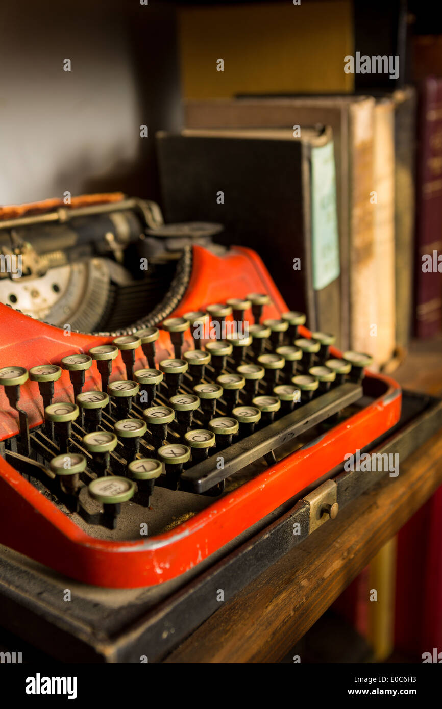 Vintage typewriter book telephone hires stock photography and images