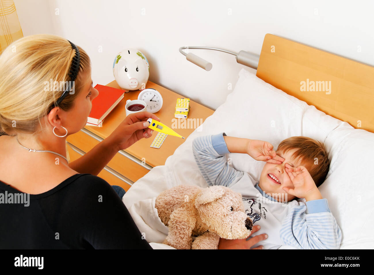 A mother and ill child in the bed. Influenza. Childhood illnesses., Eine Mutter und krankes Kind im Bett. Grippe. Kinderkrankhei Stock Photo