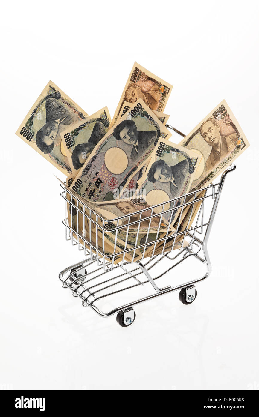 Money Japanese yen bank notes in a shopping basket, Geld japanische Yen Geldscheine in einem Einkaufskorb Stock Photo