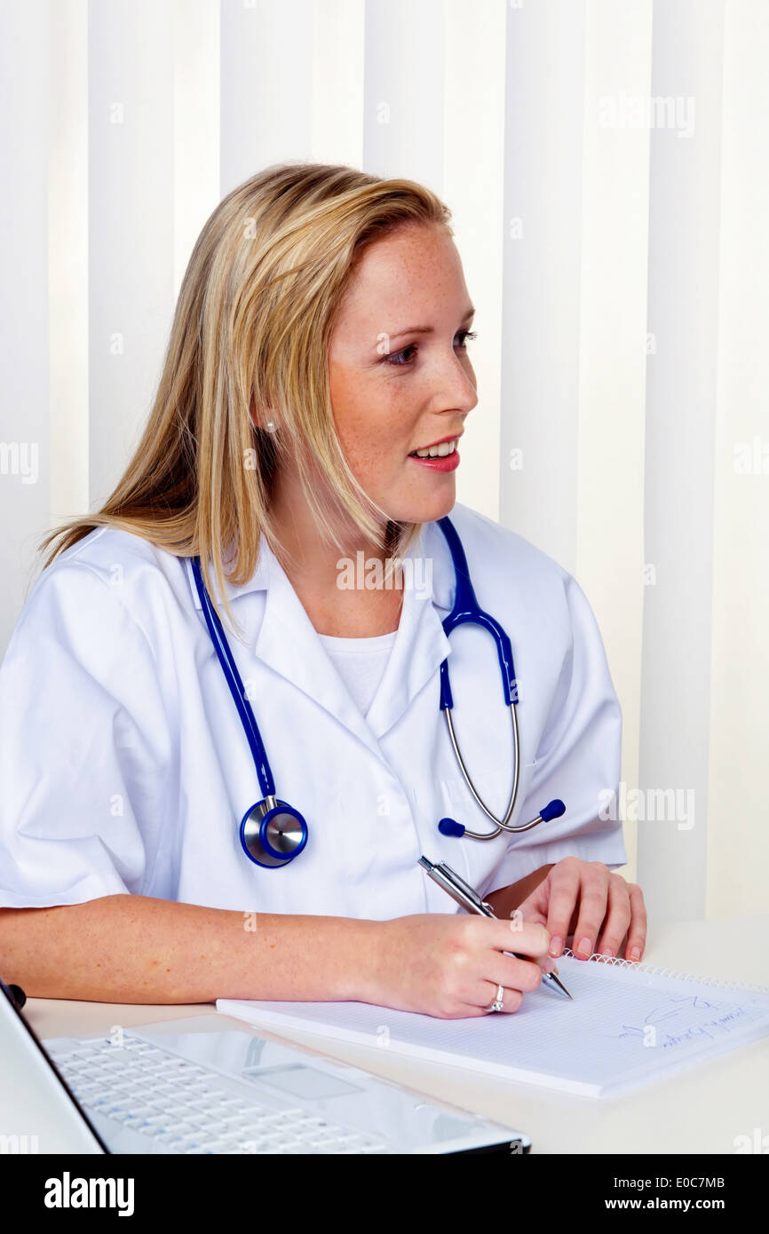 A young doctor of the medical practise. With Stethoskop, Eine junge aerztin der Arztpraxis. Mit Stethoskop Stock Photo