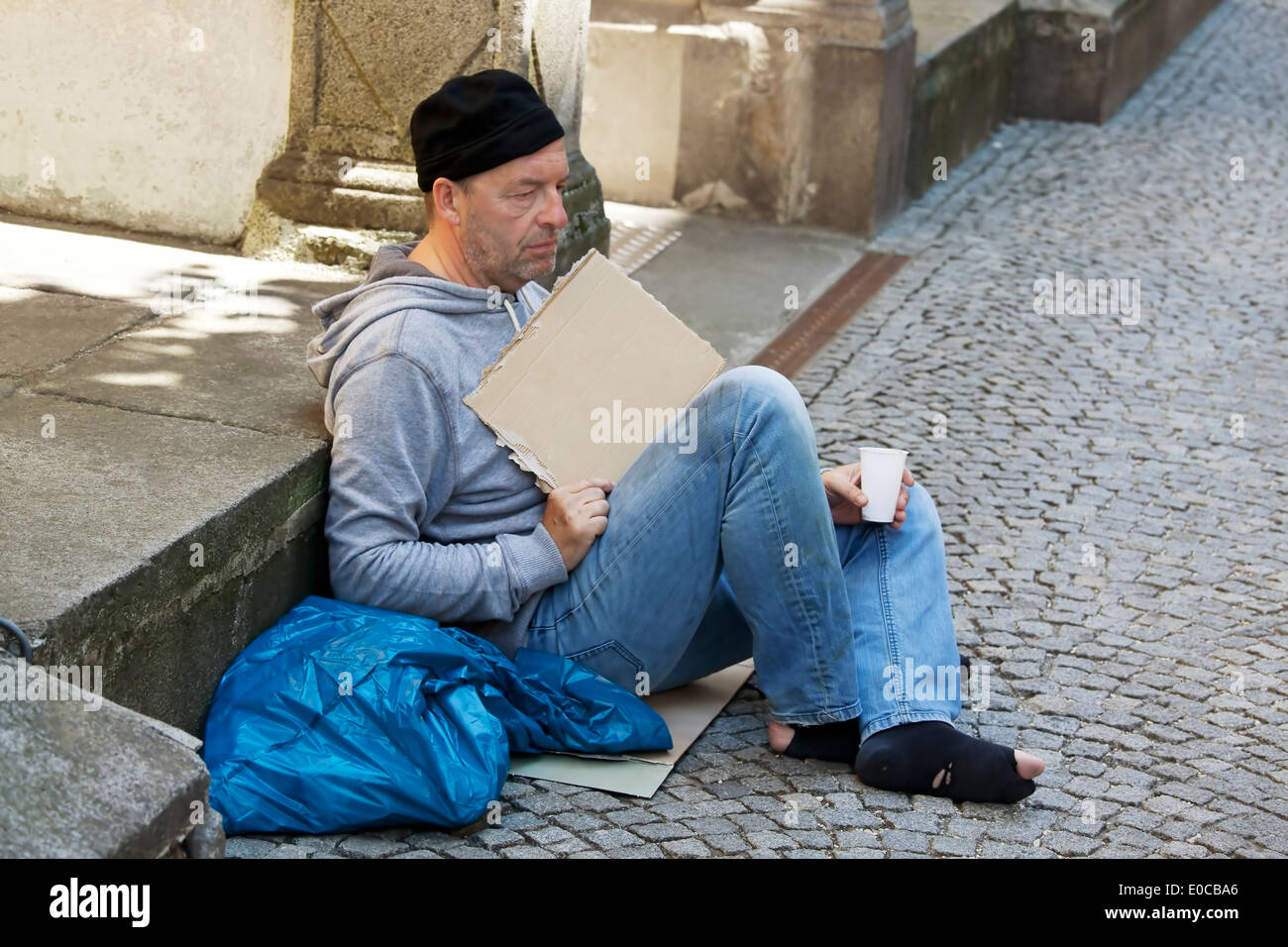 A jobless beggar is homeless and is hungry, Ein arbeitsloser Bettler ist Obdachlos und hat Hunger Stock Photo