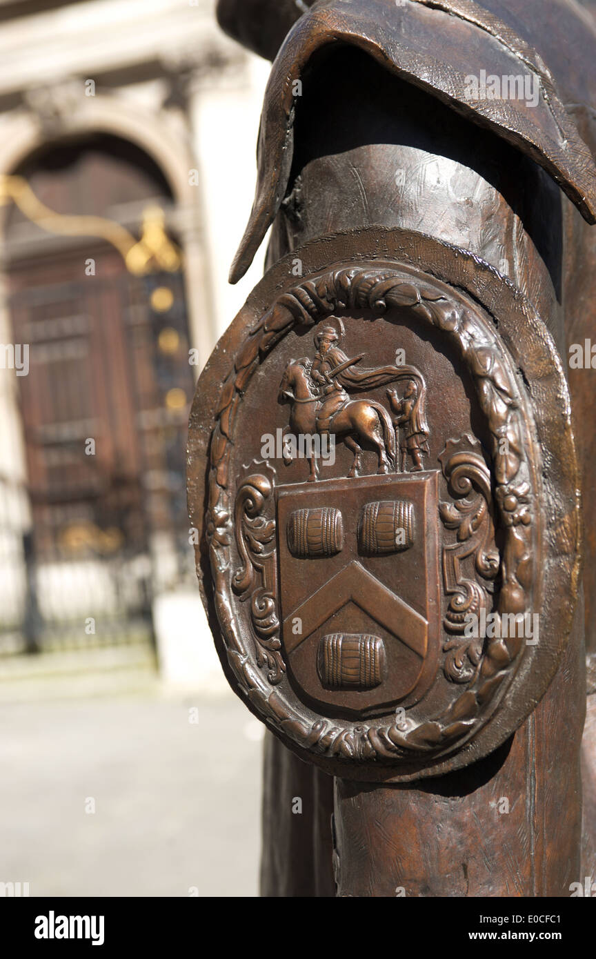 Master Vinters The Barge Master and Swan Marker of The Vintners Company statue ...