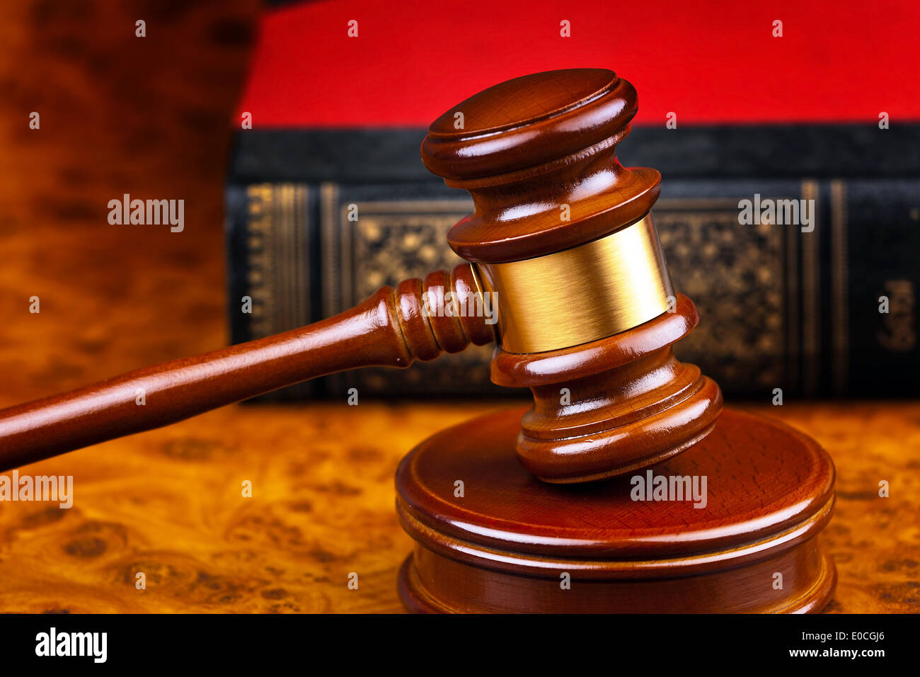 The judge's hammer of a judge at court. Lies on a desk., Der Richterhammer eines Richters bei Gericht. Liegt auf einem Schreibti Stock Photo