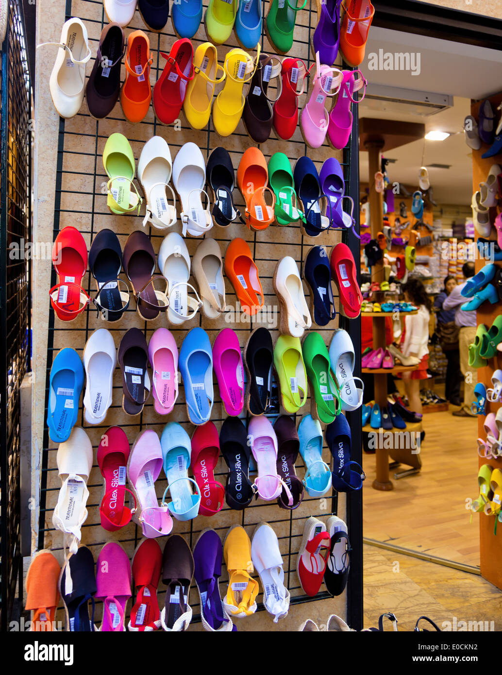 Many coloured shoes in the shop-window of a shoe store., Viele bunte Schuhe  im Schaufenster eines Schuhladens Stock Photo - Alamy
