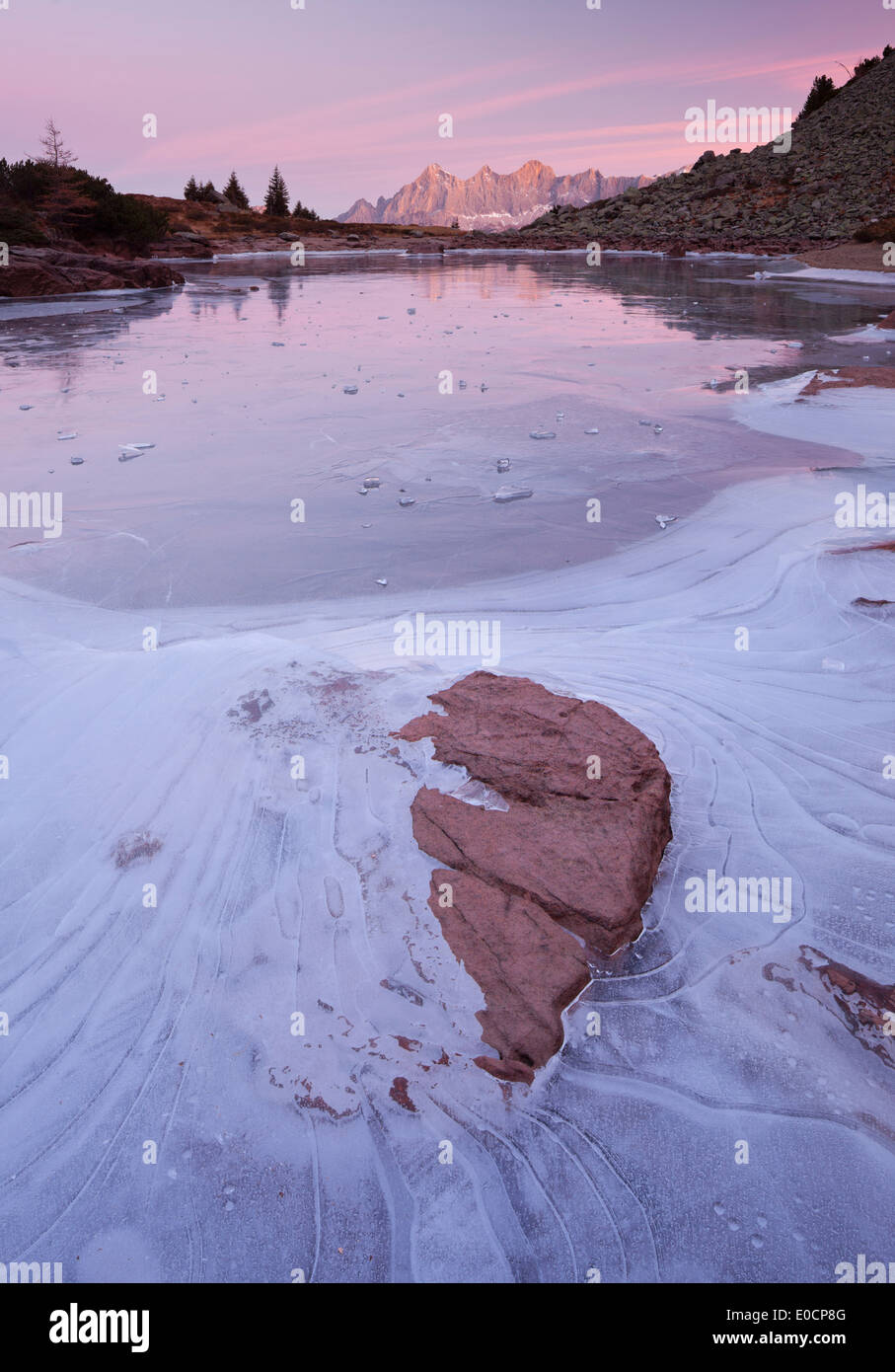 Mountain lake styria hi-res stock photography images - Alamy
