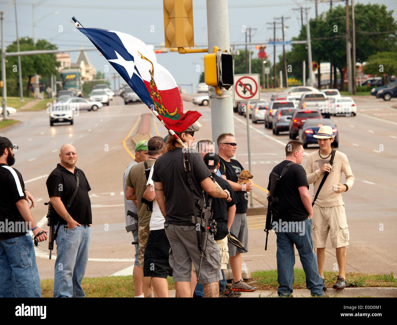 Group of gun owners see laws preventing them from carrying weapons as aright. Protest in 1016 along the streets of Arlington, Texas, they want people to see the guns, carry big rifles on the street and try to enter local fast-food stores in the area. When they enter all the employees run to the back and hide. Formed by guns-rights activist Kory Watkins. Stock Photo