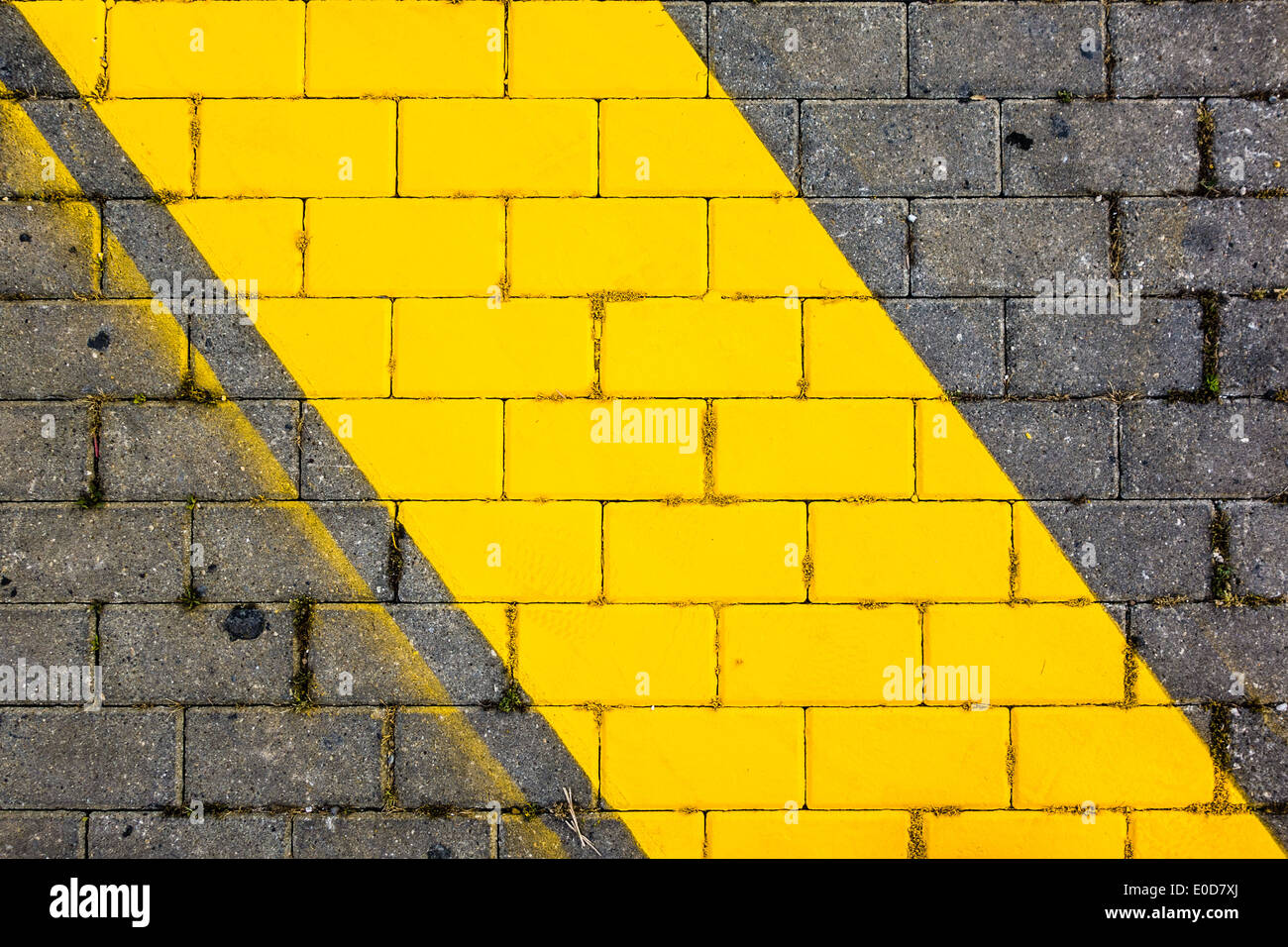 Yellow boundary line hires stock photography and images Alamy