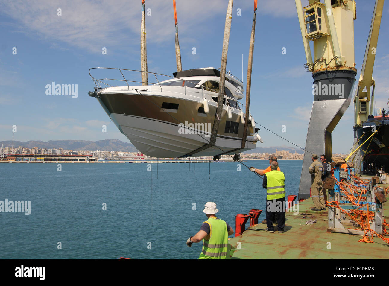 Luxury Motor Yacht - being discharged after arriving in Palma de Mallorca on board MS Marmadura / Sevenstar Yacht Transport Stock Photo