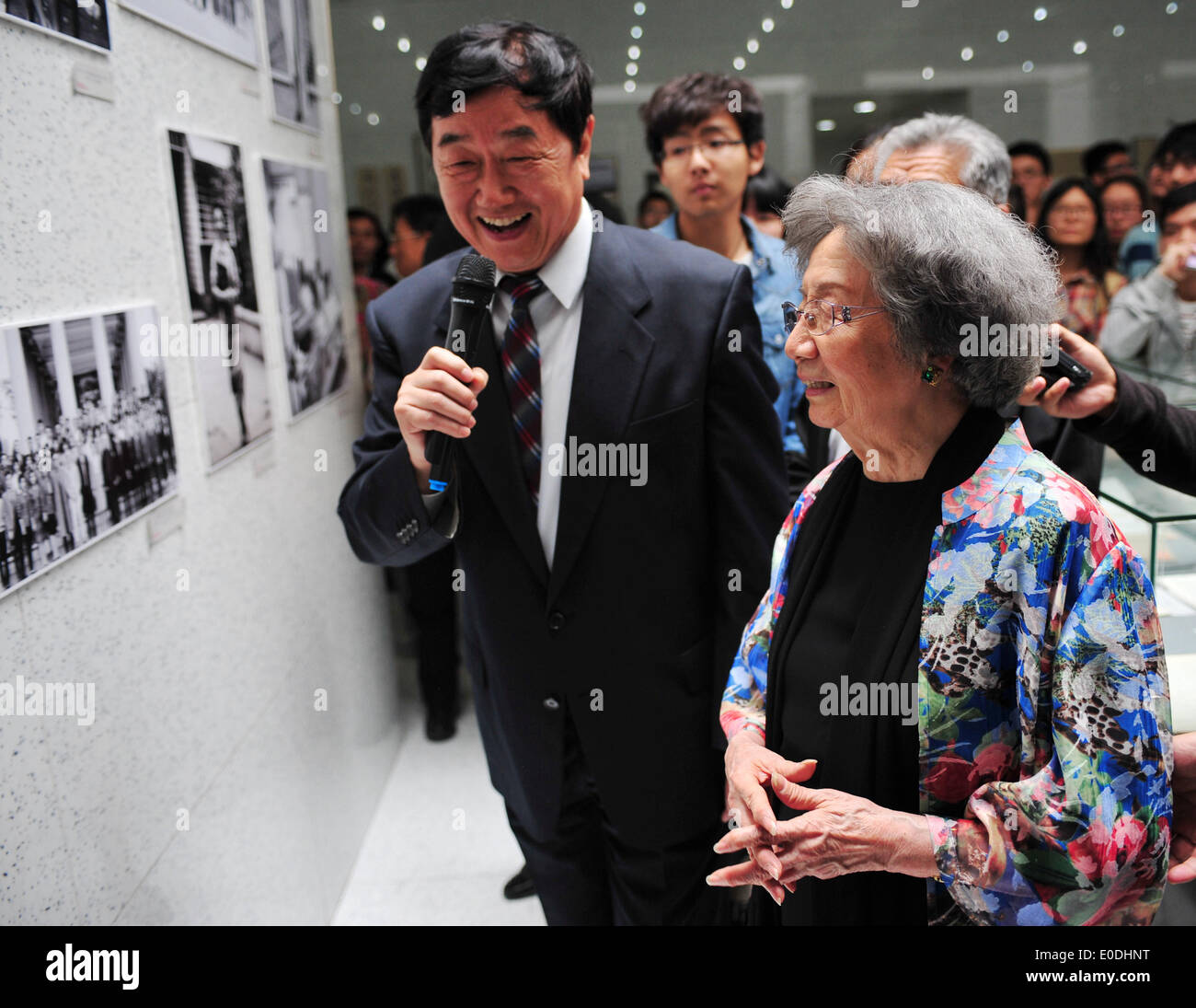 Tianjin, China. 10th May, 2014. Ye Jiaying (front), famous scholar of Chinese literature, visits an exhibition during an event to mark Ye's 90th birthday at Nankai University in Tianjin, north China, May 10, 2014. Ye is a professor of classical Chinese literature and also a tenured faculty member at the University of British Columbia in Canada. Credit:  Zhang Chenlin/Xinhua/Alamy Live News Stock Photo