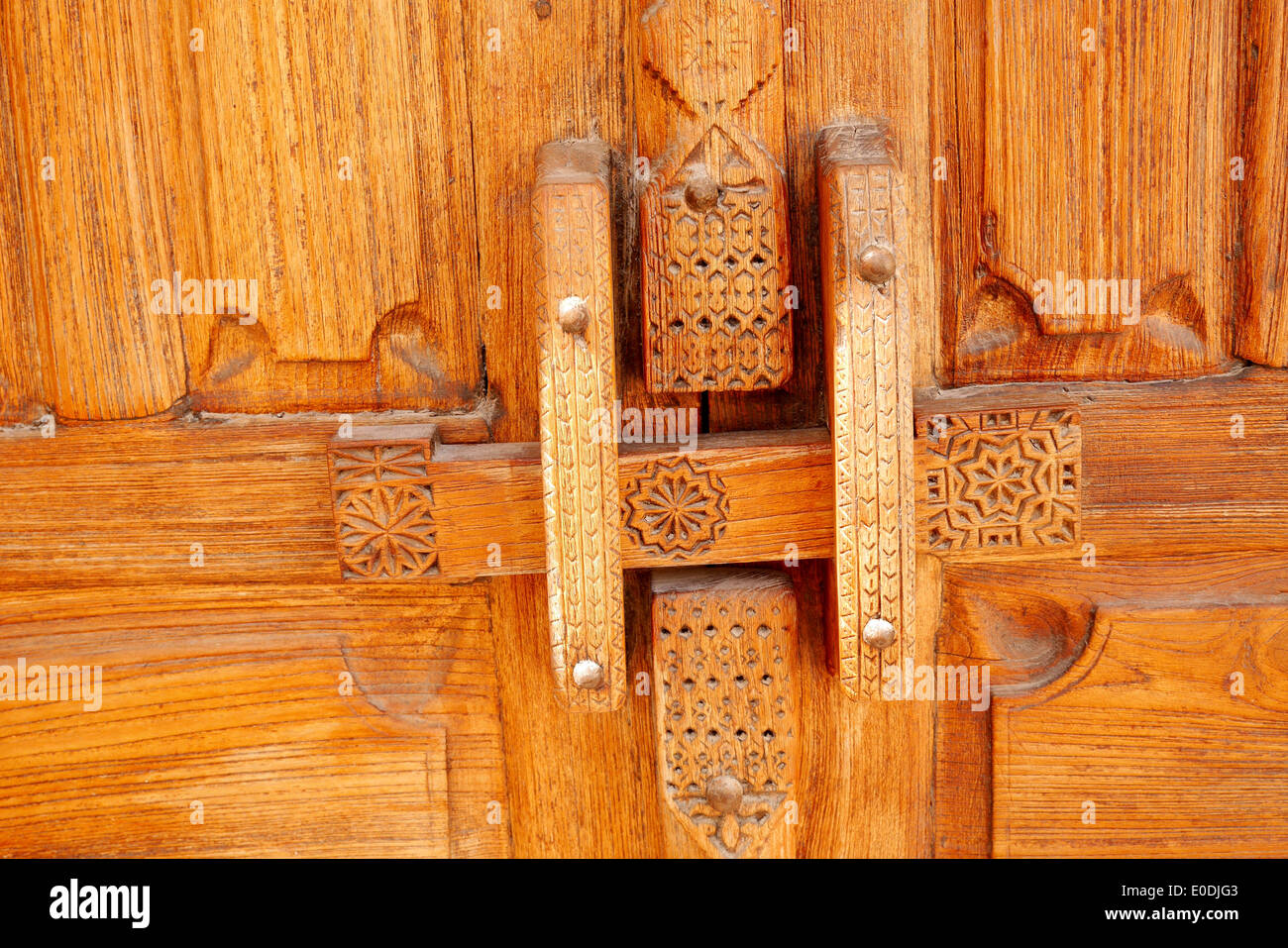Wooden lock on an old door in the Beit Sheikh Isa bin Ali house in ... Wooden lock on an old door in the Beit Sheikh Isa bin Ali house in ...