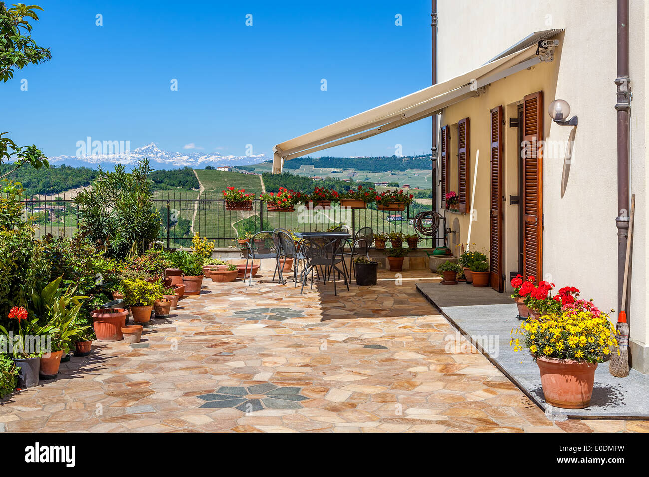 Italy country house terrace hi-res stock photography and images - Alamy, image size:1300x956