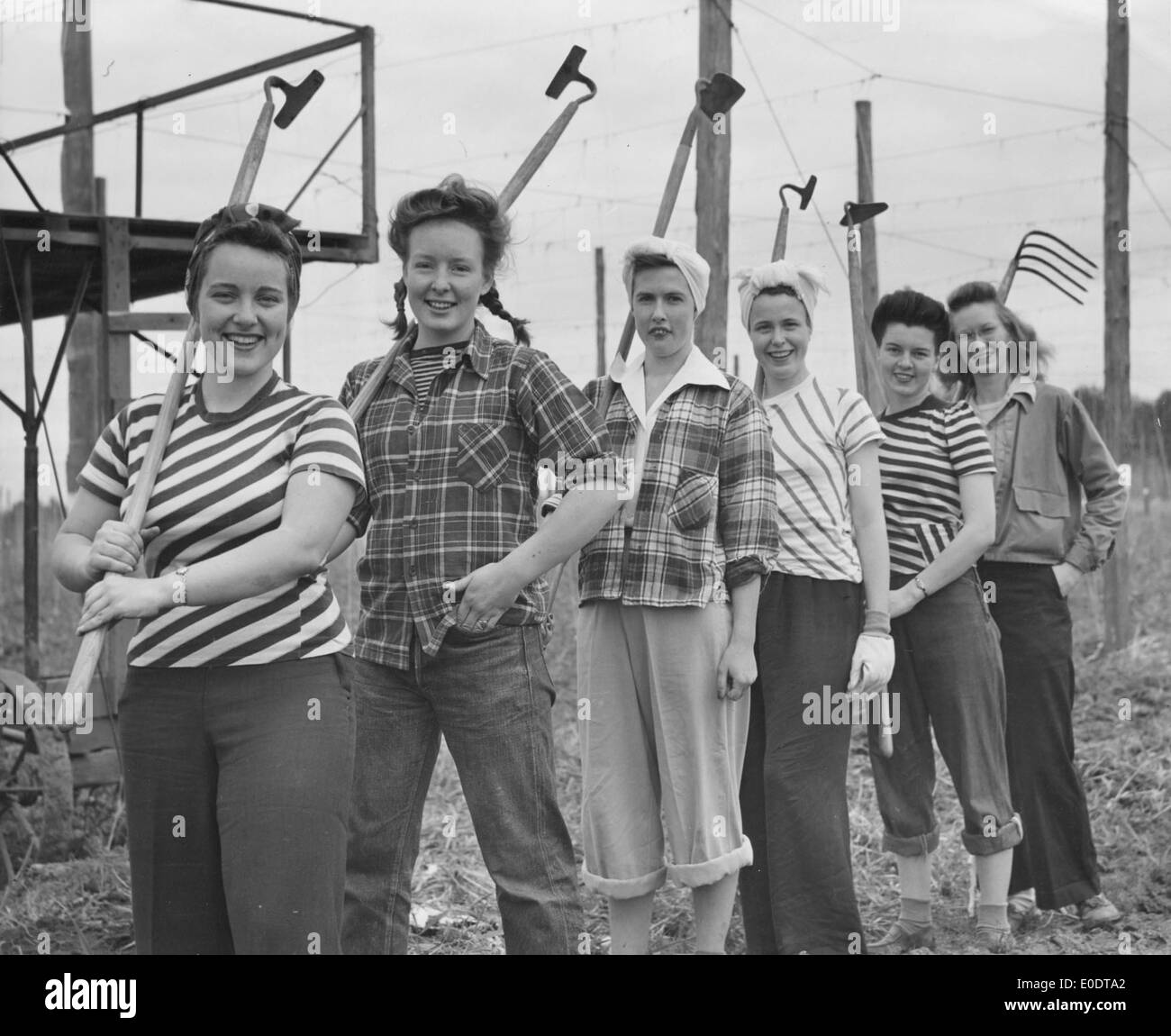 Womens land army uniform hi-res stock photography and images - Alamy