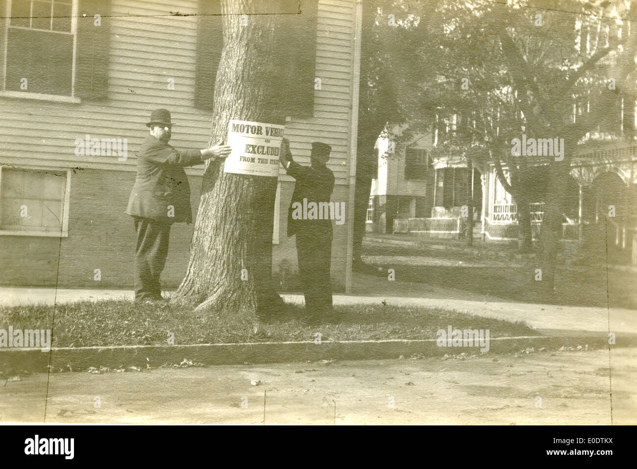 This 1913 photograph captures a street in the U.S. with a sign ...