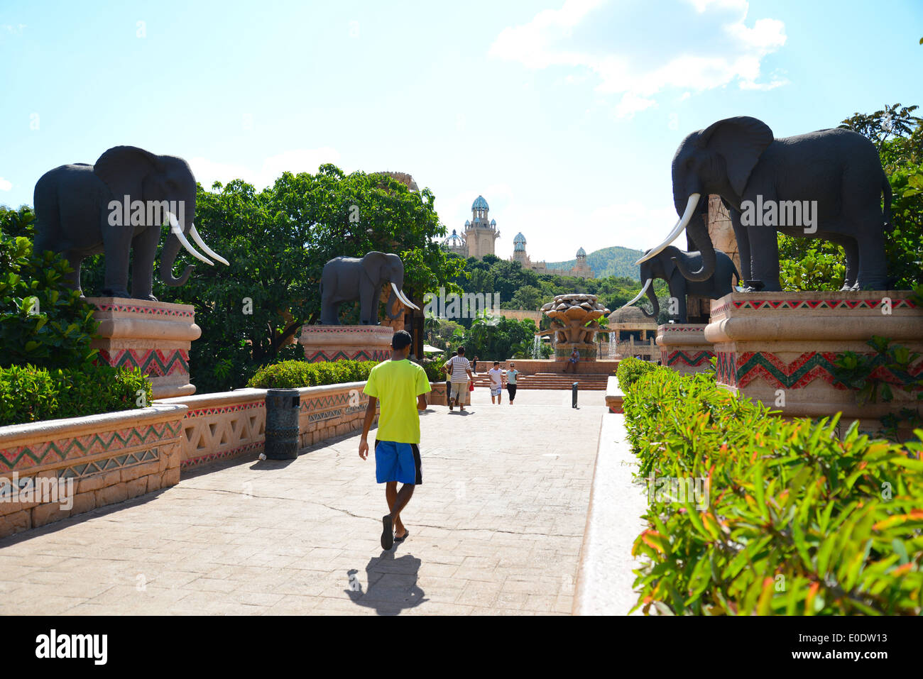 Statues on the elephant terrace hi-res stock photography and images - Alamy