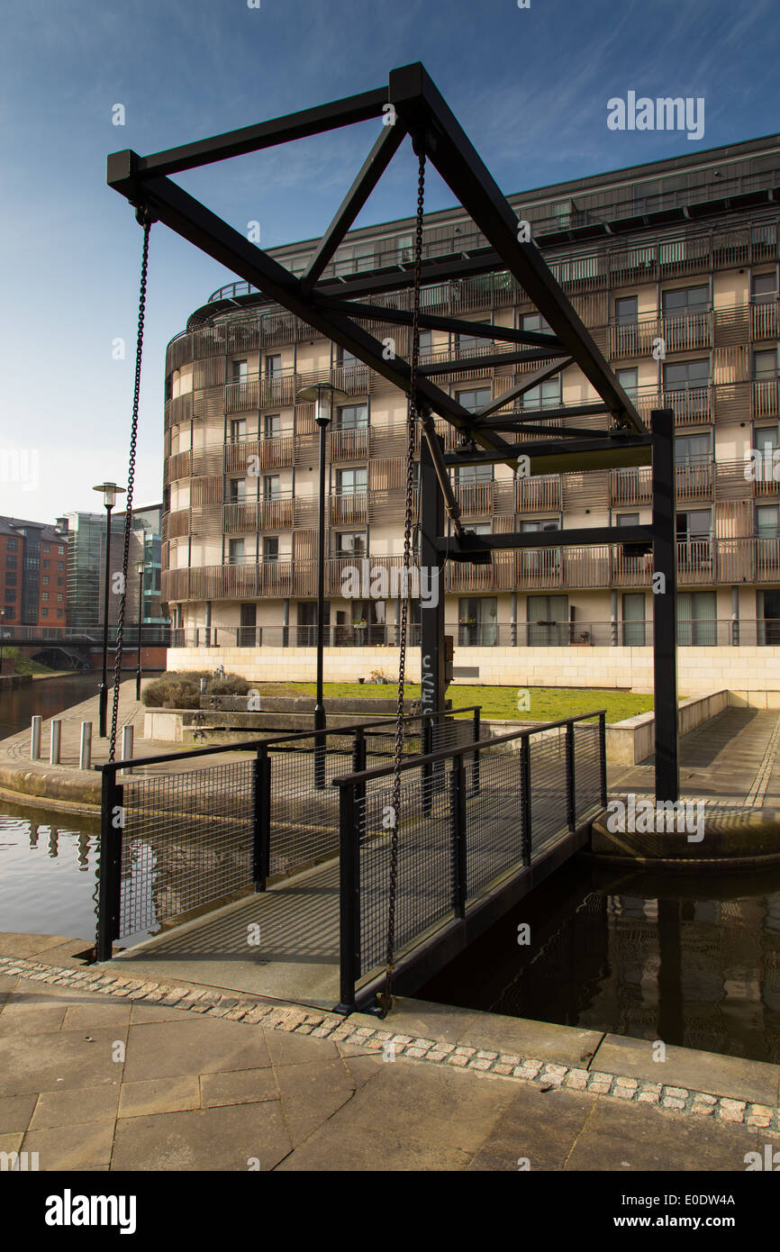 Cantilever Footbridge and Canalside Apartments at 'Piccadilly Village' in the Northern Quarter of Manchester. Stock Photo