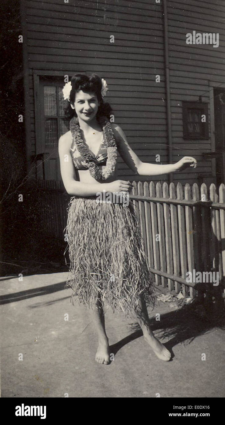 Authentic 1940s Hula Skirt - South Pacific WWII Hawaiian Souvenir Natu –  Vintage Vixen Clothing