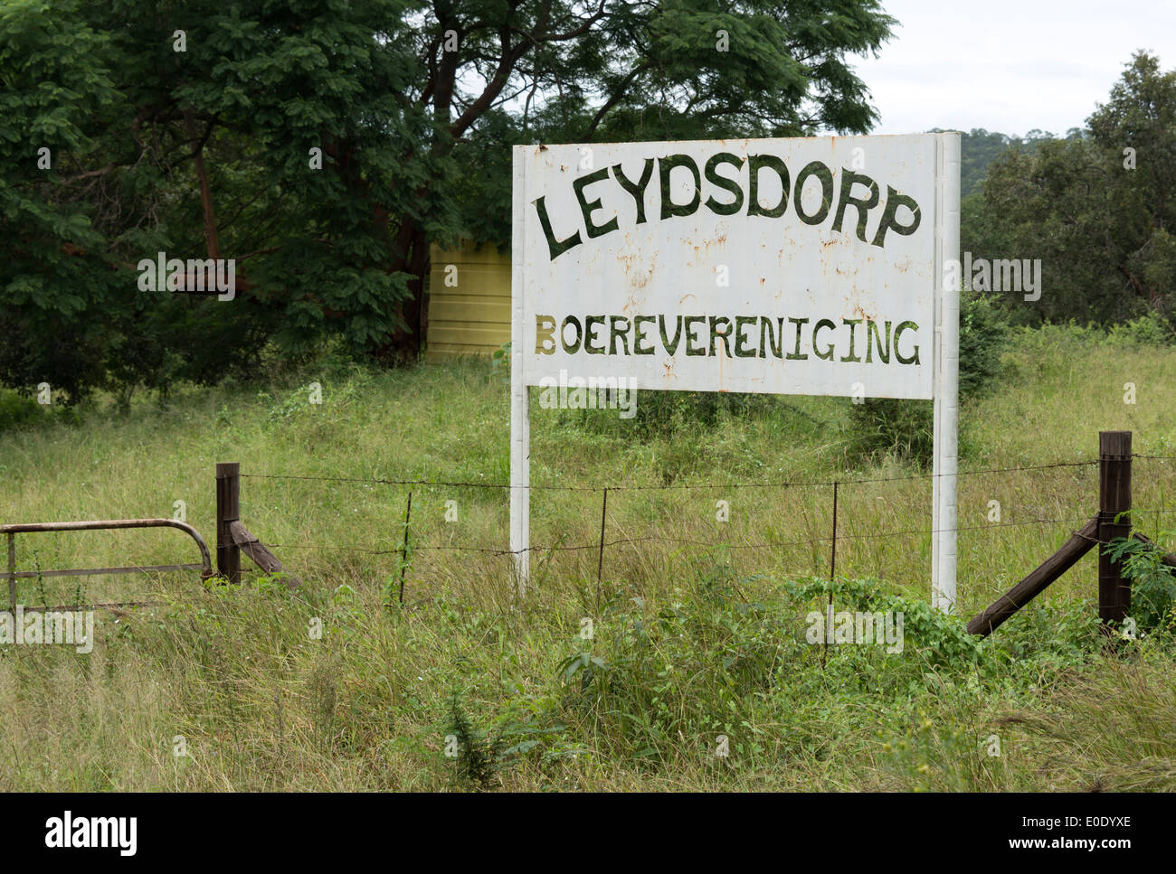 old abandon gold mine village leydsdorp in south arica with parking and restaurant sign Stock Photo