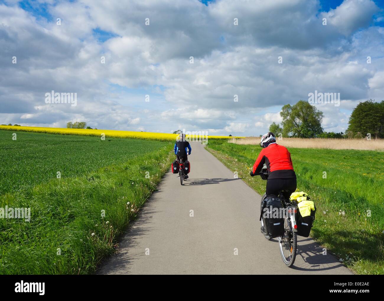 Prenzlau, Germany. 03rd May, 2014. People cycle along the Berlin-Usedom cycle route near Prenzlau, Germany, 03 May 2014. The 337 kilometer route between Berlin and Usedom is one of the most well loved cycle paths in Germany. Photo: Patrick Pleul/dpa/Alamy Live News Stock Photo