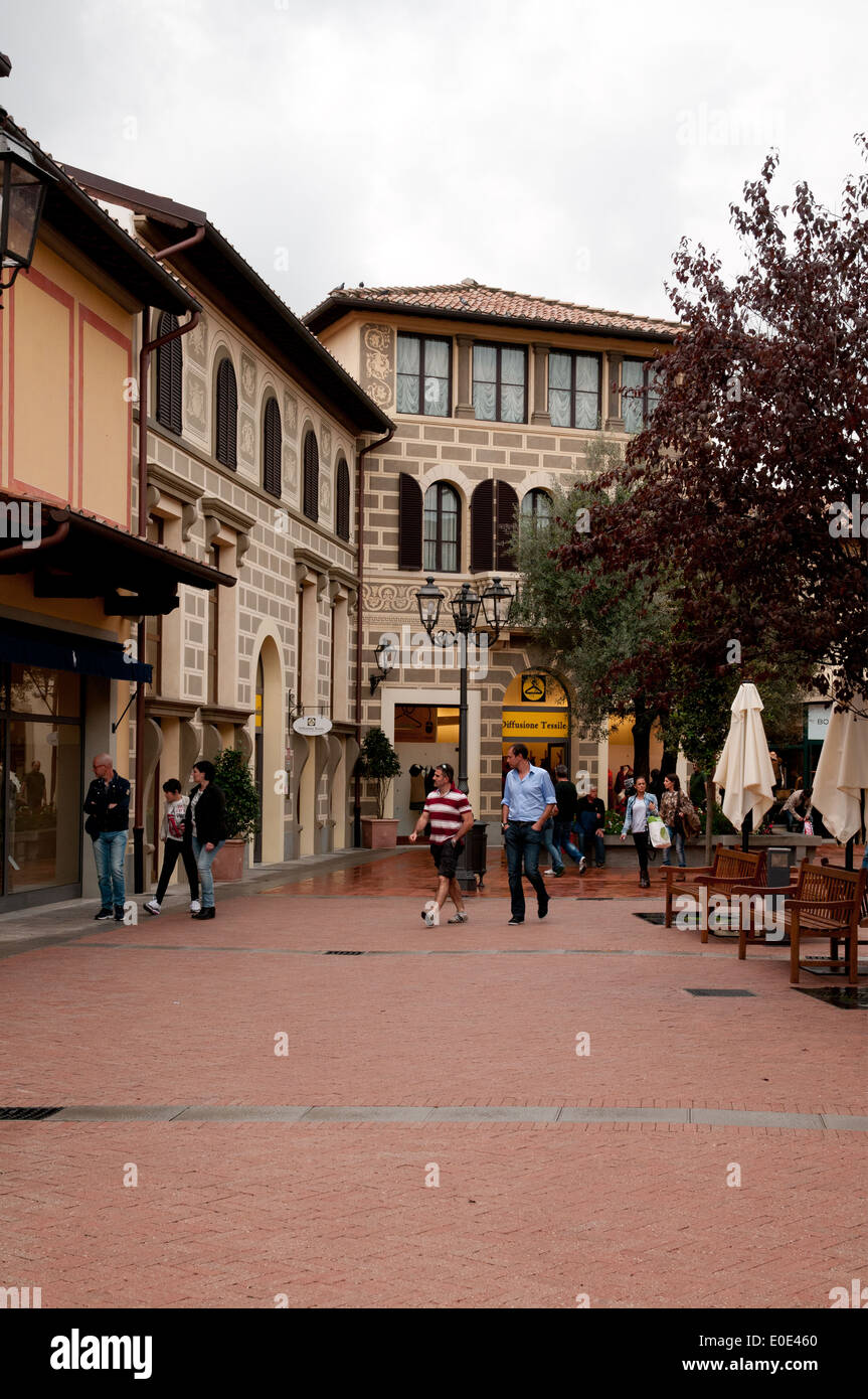 Retail shopping italy hi-res stock photography and images - Alamy