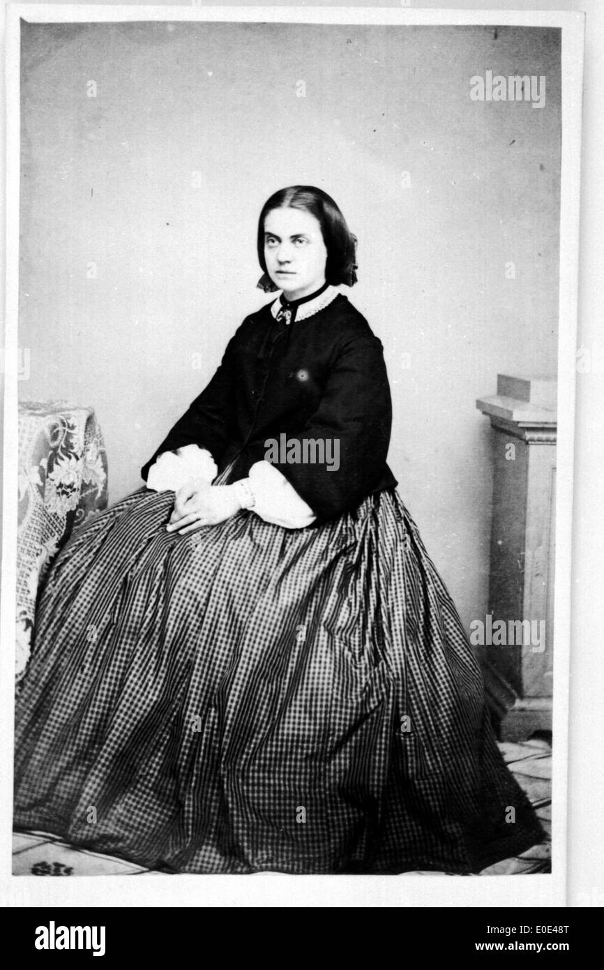 Vintage old woman sitting hi-res stock photography and images - Alamy