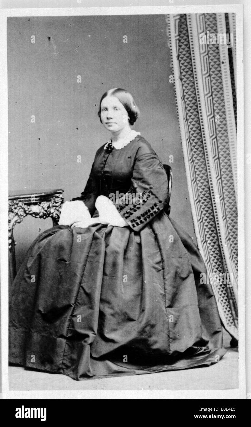 Vintage old woman sitting Black and White Stock Photos & Images - Alamy