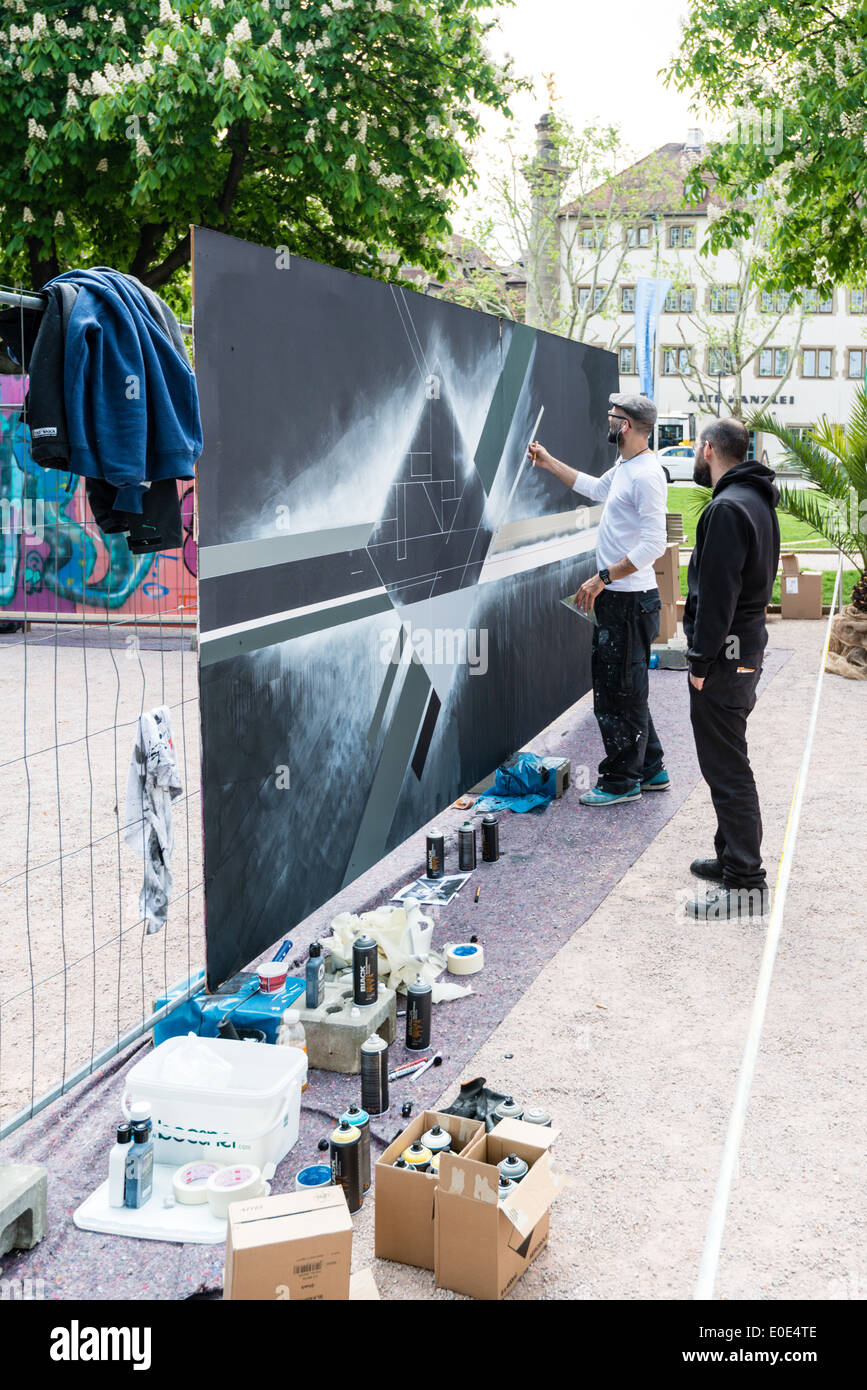 Graffiti artist spraying hi-res stock photography and images - Alamy